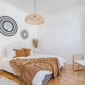 https://casa-boma-lisboa-brighting-and-charming-apartment-lapa-vi.hotels-lisbon-portugal.com