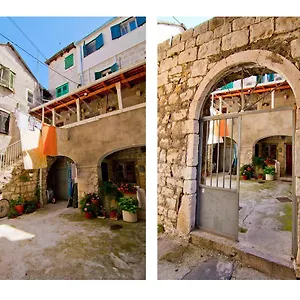 https://luxury-old-town-suites.splithotels.org